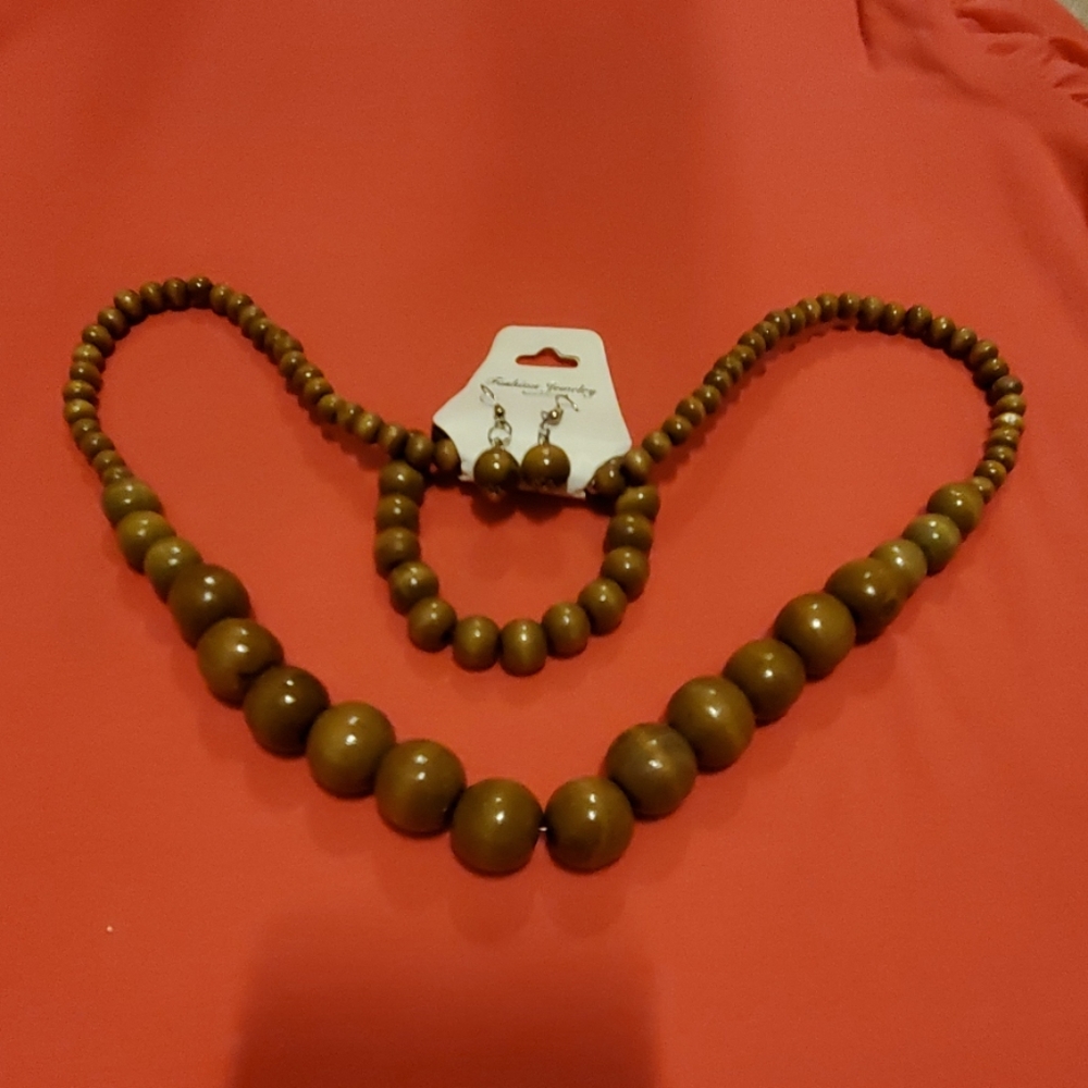 FREE w/ PURCHASE***Fashion Jewelry Set